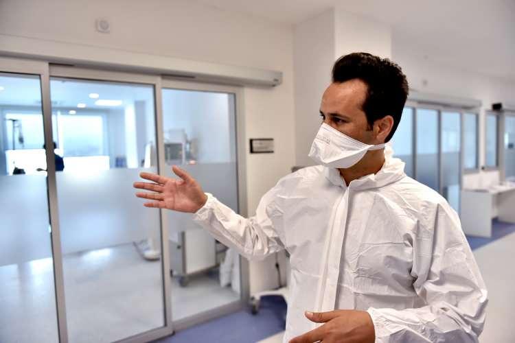 <p>İki yaşında bir kız çocuğu olduğunu belirten Atay, 10 yıllık meslek hayatının en zorlu günlerini yaşadığını ifade etti.</p>
