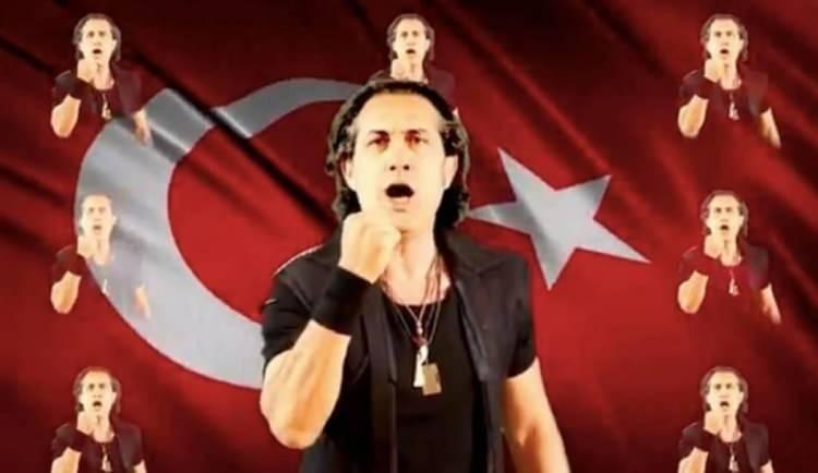 <p><span style="color:#0000CD"><strong>2020 Avrupa Futbol Şampiyonası'nda dün akşam oynanan maçta Türkiye A Milli Futbol Takımı'nın Galler'e de mağlup olmasının ardından şarkıcı Kıraç, "Özür diliyorum! Milli Takım'ın başarısızlığından tamamen ben sorumluyum" paylaşımını yaptı. </strong></span></p>