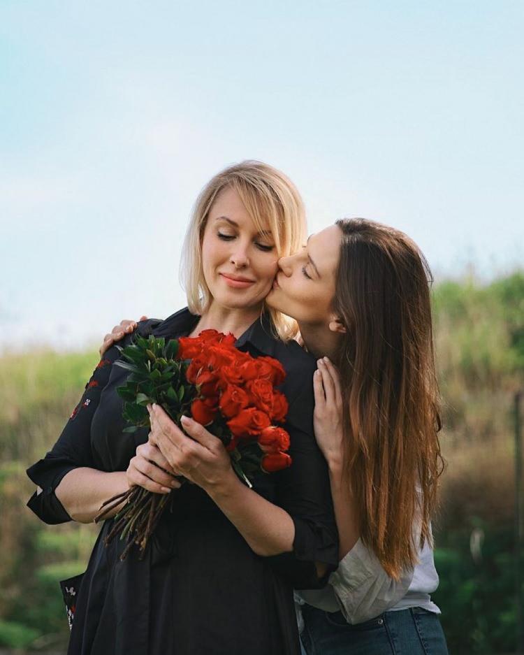 <p><strong>ALİNA BOZ VE ANNESİ OLGA</strong></p>

<p>​</p>
