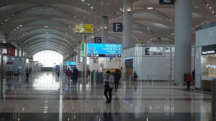 <p><strong>DİĞER HAVALİMANLARINDAKİ UÇUŞ SAYILARI</strong></p>
<p>Frankfurt Havalimanı 535 uçuşla dördüncü</p>
