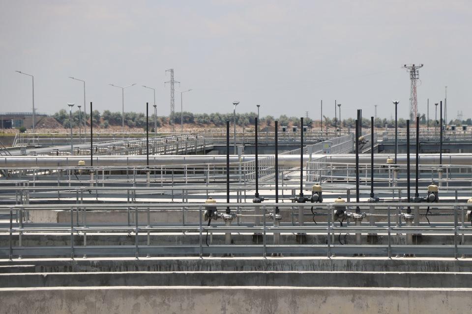 <p>Proje bittikten ve baraj tamamen temizlendikten sonra çevresine yürüyüş yolları, mesire alanları tarzında çalışmalarımız olacak. Burayı, üniversite öğrencilerinin su sporları yapacağı bir baraj haline getirmeyi istiyoruz. Tesisimiz tam kapasite çalışmaya başladığı ve barajımızı tam anlamıyla temizlediğimiz zaman bu hayallerimizin hepsine kavuşacağız."</p>
<p> </p>