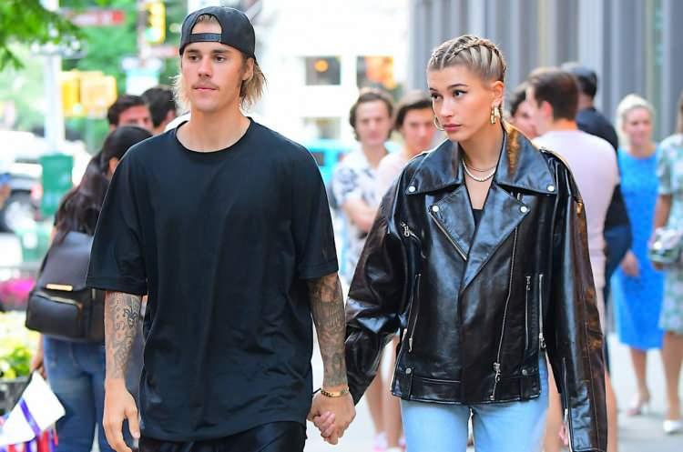<p>Öte yandan geçtiğimiz ay Justin Bieber ile evlenen ünlü manken Hailey Bieber, sosyal medyadan uzak kalacağını duyurmuştu. Sosyal medya detoksu olarak adlandırılan bu eyleme bazı ünlü iismlerde katılmıştı. </p>