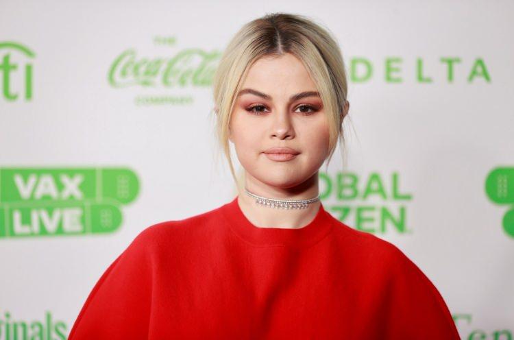 <p><strong>Selena Gomez</strong></p>