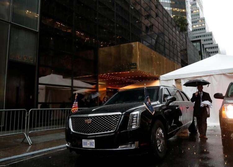 <p>Öte yandan, Cadillac One, ayrıca Başkan Yardımcısı ve Pentagon'a doğrudan bağlantısı olan kapsamlı bir elektronik iletişim ağına sahip.</p>
