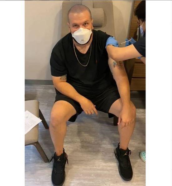 <p><span style="color:#000000"><strong>ŞAHAN GÖKBAKAR</strong></span></p>

<p><span style="color:#0000CD"><strong>"Vurdular bana, yetişin dostlaaaaar... </strong></span></p>
