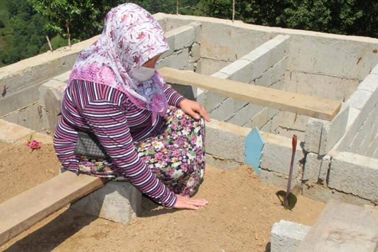 <p>Taziye ve cenazelerde koronavirüse yakalanan aynı aileden Bünyamin Genç 1 Aralık’ta, İbrahim Genç (53) 4 Aralık’ta, Ali Genç (58) ise 11 Aralık'ta öldü. Ali Genç'in tedavi gören kardeşleri Fatma Duman (55) 18 Aralık’ta, Aysel Peçe de (46) 21 Şubat'ta hayatını kaybetti. En son Ahmet Genç (43) de 13 Nisan'da aynı hastalıktan hayatını kaybetti.</p>

<p> </p>

