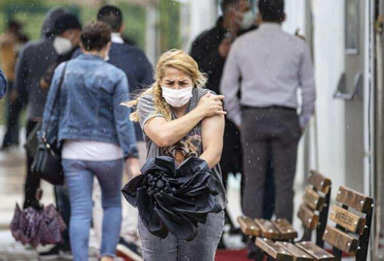 <p>Bu sonu&ccedil;ta toplumun sorunu. Evrensel bir sorun. B&uuml;y&uuml;klerimizin, tıp alanında emek vermiş insanların emeği boşa gitmemeli. Herkes aşısını olmalı, g&uuml;venmeli." ifadelerini kullandı.</p>

<p>&nbsp;</p>
