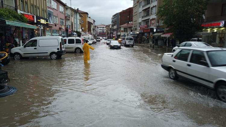 <p>Ankara'nın Çubuk ilçesinde şiddetli yağış, hayatı olumsuz etkiledi.</p>

<p> </p>
