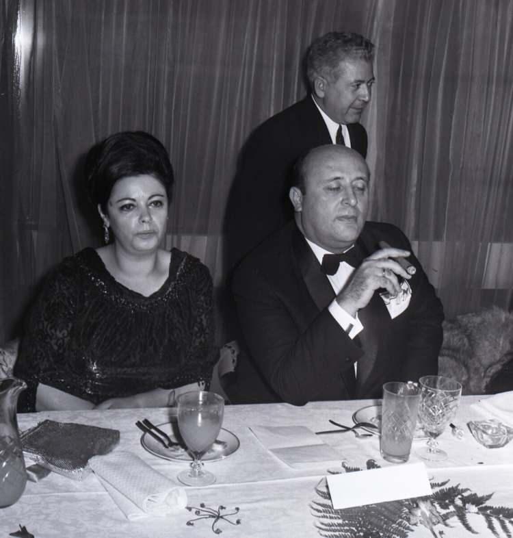 <p>Başbakan Süleyman Demirel ve eşi Adalet Partisi kuruluş yıl dönümü balosunda.<br />
<br />
11 Şubat 1965</p>
<p> </p>
