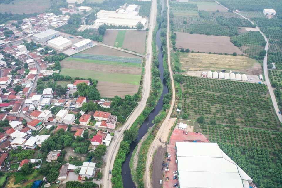<p>Sanayi kirliliği için kimyasal arıtma tesislerinin çözüm olabileceğini belirten Demir, "Hem koku, hem de görüntü itibarıyla bunun artık su olmadığını ifade edebiliriz. </p>

<p> </p>
