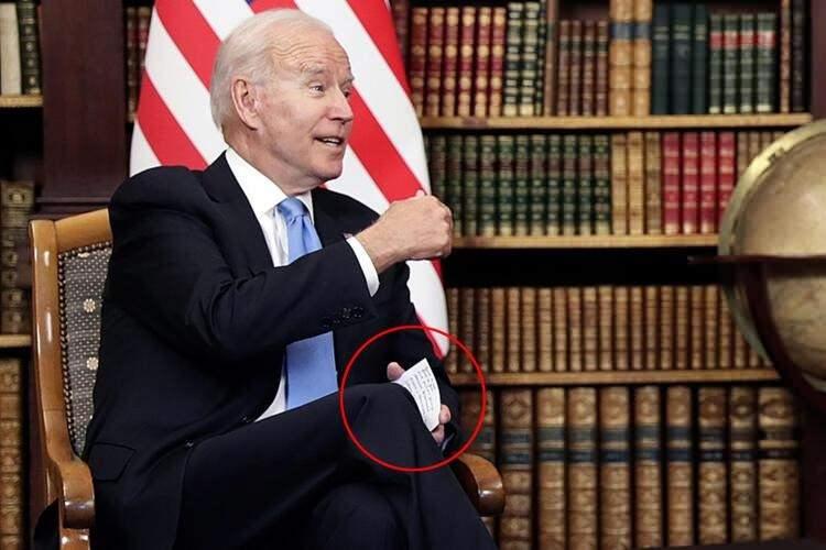 <p>Biden'ın görüşme için hazırladığı 'kopya kağıdı' kameralara yakalandı. </p>
