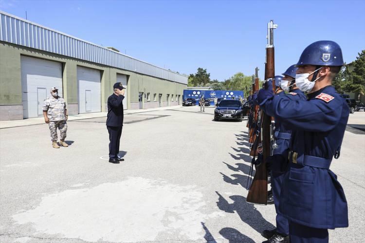 <p>Bunları millileştirmemiz çok önemli. Bunları dünyada rekabet edebilir seviyeye getirmek zorundayız. TÜBİTAK SAGE'nin geliştirdiği Ataletsel Ölçüm Birimimiz Atlas'ın milli mühimmatlarda kullanılmasıyla önemli bir kabiliyet daha kazanacağız."</p>