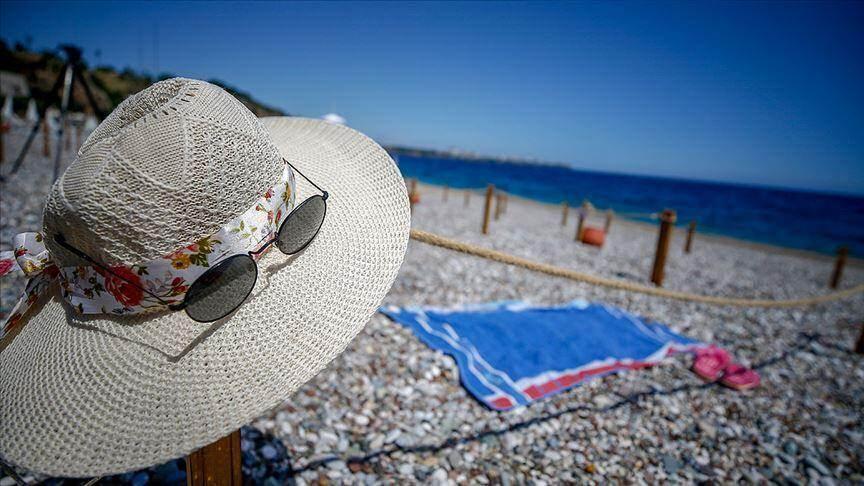 <p><strong>GÜVENLİ TURİZM SERTİFİKASI</strong></p>

<p>Bu arada Kültür ve Turizm Bakanlığı’nın başlattığı Güvenli Turizm Sertifika Programı, tesislerin uygulamaları gereken sağlık ve hijyen kurallarının yanı sıra almaları gereken önlemleri kapsıyor. Bu sertifikanın sahibi otel ve konaklama tesislerinin tercih edilmesi hem pandemide sağlığınızı hem de dolandırıcıların tuzağına düşmeden cebinizi koruyarak güvenli tatil yapmanızı sağlayacaktır. Rezervasyonunuzu yaparken, bu sertifikaya da özellike bakmanızda fayda var.</p>

<p> </p>
