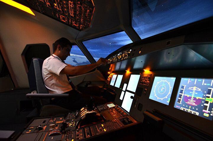 <p>Konya'daki bir firma tarafından, pilotların uçuş okullarında yetiştirilmesinde kullanılan Airbus A-320 uçağı simülatörü üretildi.</p>
