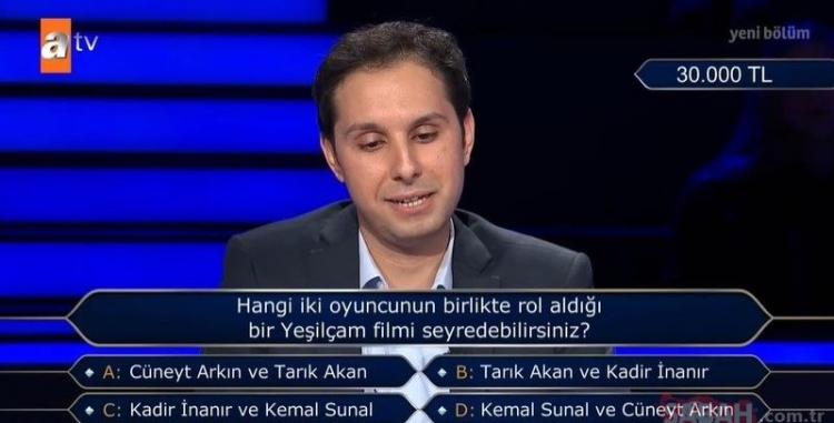 <p><strong>Yarışmacının yürüttüğü mantık sonrası İmirzalıoğlu, "İkisi de jön diye eledin. Cüneyt Arkın ve Tarık Akan ikisi de jön. İkisi de başrol oyuncuları… Sadece mantık olarak sorguladım" diyerek yarışmacının hatasını düzeltti. Ancak İmirzalıoğlu şaşkınlığını gizleyemedi.</strong></p>
