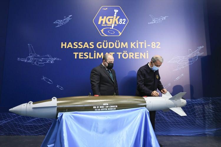 <p>İHA'larımız dünya gündeminde en ön sıralarda, gazetelerin manşetlerinde kendine yer buluyor. İnşallah savaşan İHA'larımızı ürettiğimizde dünya F-35'leri değil, savaşan İHA'ları konuşacak. </p>