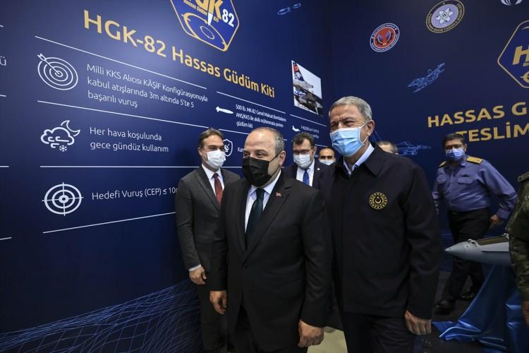 <p>Varank, "Bugün teslimini gerçekleştirdiğimiz HGK-82'lerse ASFAT-TÜBİTAK ortaklığında yürütülen toplamda 1000 adetlik kit üretim projesi kapsamında tamamlanan ilk parti. İnşallah Ağustos 2022'ye kadar tamamı teslim edilecek." diye konuştu.</p>