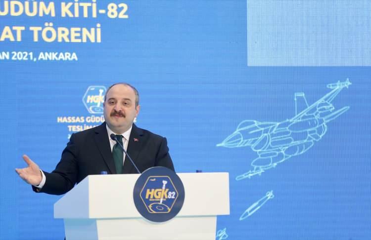 <p><strong>"Desteklerimiz sayesinde proje havuzu genişliyor</strong></p>
<p><br />
"Rekabet edebilirliğin savunma sanayisindeki önemine dikkati çeken Varank, "Rekabetçiliği artırabilmenin yolu da kamu-özel sektör iş birliğinden geçiyor. Bu noktada Bakanlığımızın verdiği desteklerle kurulan organize sanayi bölgeleri ve endüstri bölgelerinin büyük bir önemi var. </p>