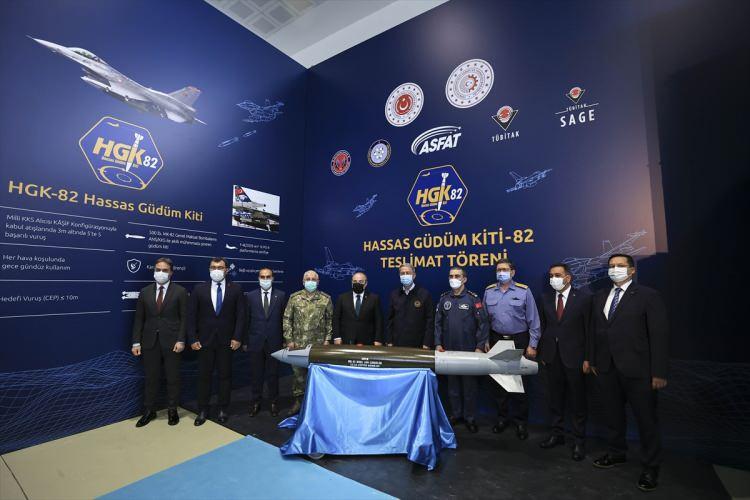 <p>Şu anda TCG Anadolu gemimizin üretimi devam ediyor. İnşallah sabit kanatlı İHA'larımızı TCG Anadolu'ya indirip kaldırmayı da başaracağız. Bunu başardığımızda da dünyada bunu yapabilen tek ülke olacağız. </p>