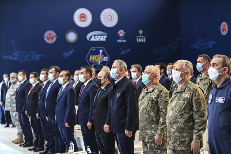 <p>Bu sayede uçaklarımız 250 kilometre mesafeden hedefini nokta atışla imha kabiliyeti kazandı. Ordumuzun hava hakimiyetini artıracak Türkiye'nin ilk milli havadan havaya füzeleri Bozdoğan ve Gökdoğan için çalışmalarımız devam ediyor. </p>