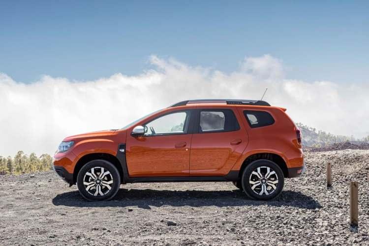 <p><span style="color:#B22222"><strong>YENİ DACİA DUSTER TEKNİK ÖZELLKİLERİ...</strong></span></p>

<p><strong>Dizel: </strong><br />
<br />
dCi 115 bg (4x2 veya 4x4) ve 6 vitesli manuel şanzıman</p>

<p><strong>Benzin:</strong></p>

<p>-TCe 90 bg (4x2) ve 6 vitesli manuel şanzıman</p>

<p>-TCe 150 bg (4x2) ve 6 vitesli manuel şanzıman</p>

<p>-TCe 150 bg (4x4) ve 6 vitesli manuel şanzıman</p>

<p>-TCe 150 bg (4x2) ve 6 vitesli EDC otomatik şanzıman<br />
 <br />
<strong>Fabrika Çıkışlı Benzin&LPG</strong></p>

<p>-ECO-G 100 bg (4x2) ve 6 vitesli manuel şanzıman</p>
