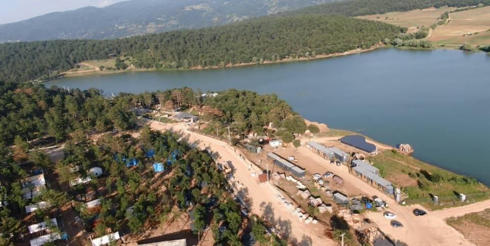 <p><strong>Üç farklı tipte konaklama modeli bulunacak</strong><br />
</p>
<p>Bursa Büyükşehir Belediye Başkanı Alinur Aktaş'ın sanayi konusunda gelişmiş olan kentin turizm alanında da hak ettiği payı alabilmesi için son 2 yılda turizm yatırımlarına hız verdiğini anlatan Kurtoğlu, "Bu bölgenin de turizme kazandırılması hem Bursa hem yerli hem de yabancı turistlerin ziyaret edip konaklayabileceği bir cazibe merkezi olması için 2020 yılında bir ihale yapıldı. </p>