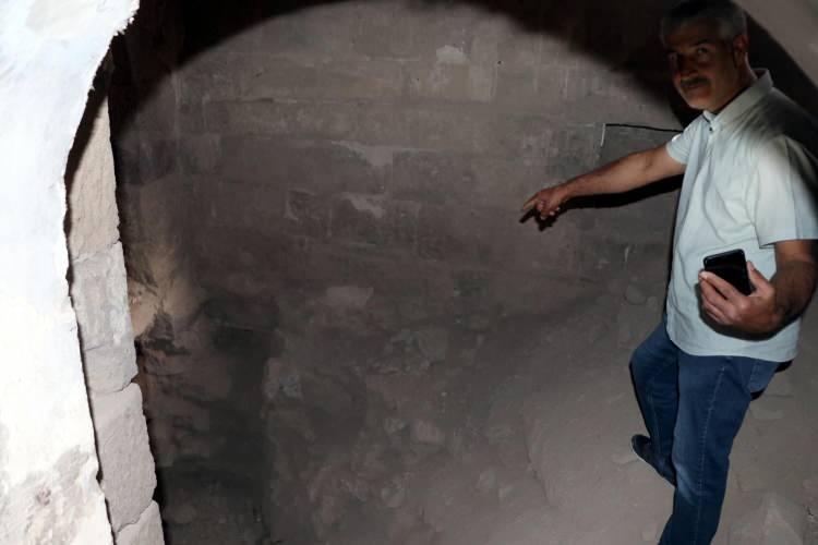 <p>Mübadele döneminden sonra çevredekilerin kimisi buraya saman doldurmuş, kimisi de buraya zararlar vermiş. Buranın restore edilerek turizme kazandırılması gerekiyor. </p>
