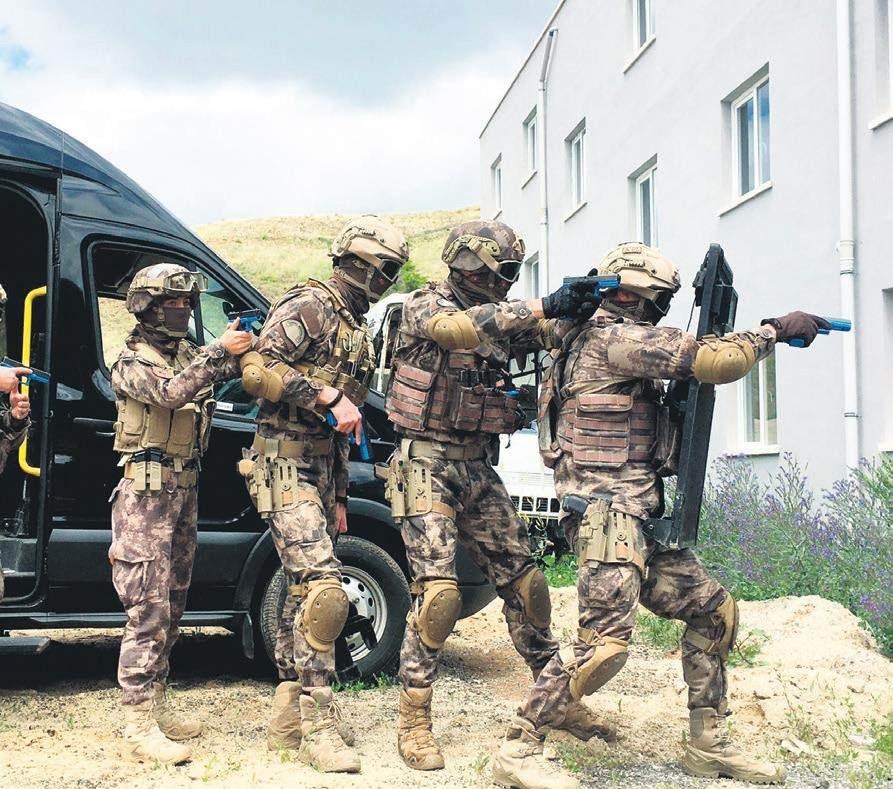 <p>Beyinle ve ruhla çalışıyoruz. Kadınlar olarak her zor koşula çok çabuk uyum sağlayabiliyoruz. ihtiyaç duyulduğu her anda Özel Harekât milletimizin yanında.</p>

<p> </p>
