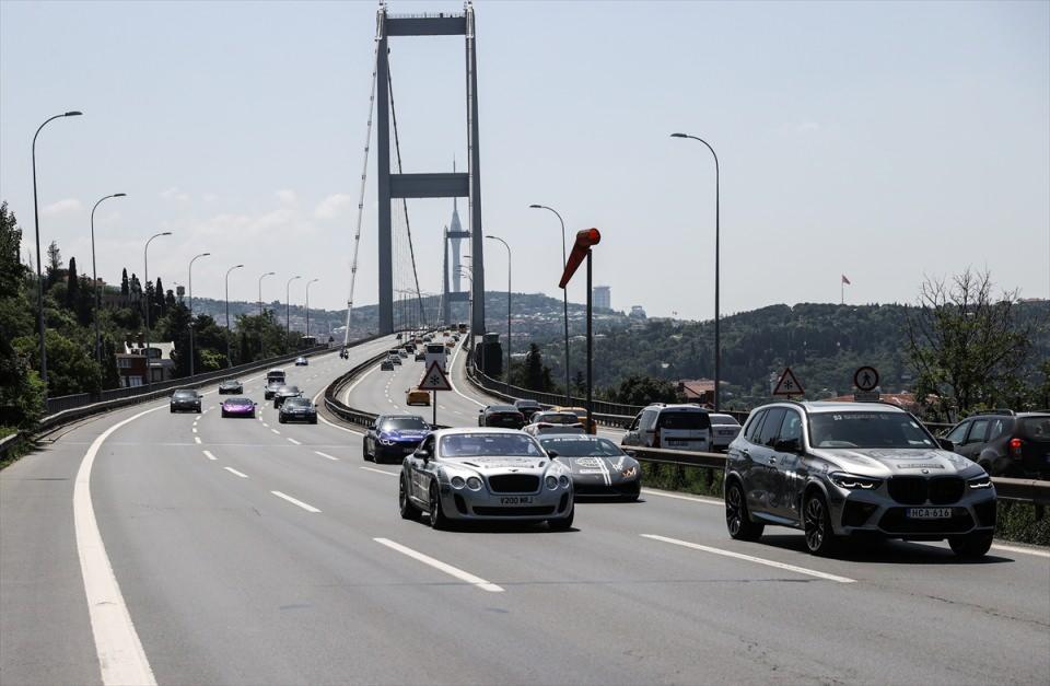 <p>Çünkü bizim de burada kurgulamaya çalıştığımız mahalle ortamı aslında, herkesi kucaklayan bir kurgu üzerinde çalışıyoruz." dedi.</p>

<p> </p>
