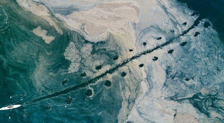 <p>Bazı noktalarda tamamen salya ile kapanan sahilde denizi 200 metre kadar deniz gözükmüyor.</p>
