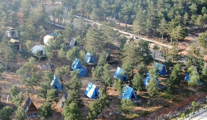 <p>Proje hakkında bilgi veren Rota 16 Turizm CEO'su Samet Kurtoğlu, alanın Bursa Büyükşehir Belediyesi'nin bir iştiraki olan BURFAŞ’ a ait olup, planlarda A tipi mesire yeri olarak belirtilen bir bölge olduğunu söyledi.</p>
<p> </p>
<p> </p>