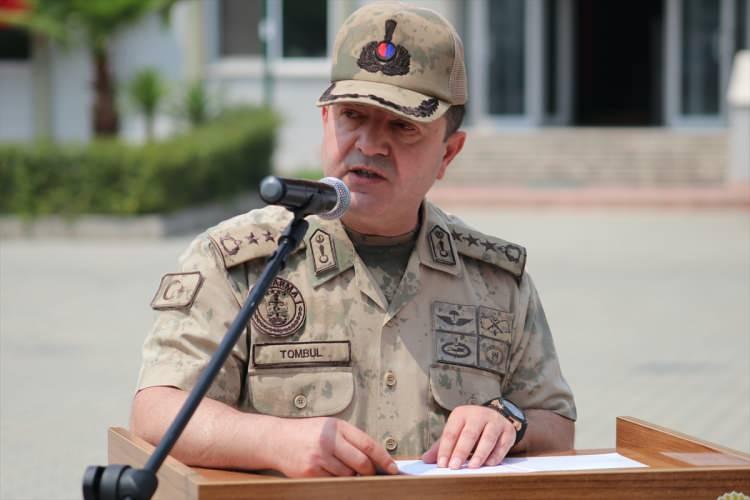 <p>Son 10 yıldır Suriye'de bir kaos ve iç savaşın hüküm sürdüğünü hatırlatan Koyuer, "Şunu unutmayın ki Türkiye Cumhuriyeti devleti olarak bütün dünyaya haykırdığımız dış politikanın gereği, bölgedeki yangını kontrol altında tutmak için ordayız. </p>
