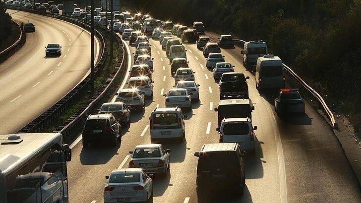 <p>Türkiye sigorta sektörünün, önündeki en büyük belirsizlik durumlardan biri olan trafik sigortasında bedeni tazminatların nasıl hesaplanacağı konusu, yeni kanunla standart ve şeffaf kriterlere bağlanmış oldu.</p>
