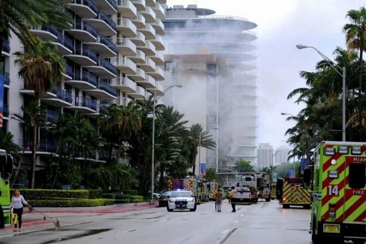 <p>TÜRKİYE'DEN TAZİYE MESAJI</p>

<p>Dışişleri Bakanlığı, ABD’nin Florida eyaletinin Miami Dade kentinde 12 katlı binanın kısmen çökmesi sonucu yaşamını yitirenler için taziye mesajı yayımladı.</p>

<p>Bakanlıktan yapılan yazılı açıklamada, ABD'nin Florida eyaletinde, 24 Haziran'da 12 katlı bir binanın çökmesi nedeniyle ölü ve yaralılar olduğunun, çok sayıda insanın enkaz altında kaldığının üzüntüyle öğrenildiği kaydedildi.</p>

<p>Açıklamada, "ABD halkına ve yönetimine taziyelerimizi iletiyor, yaralılara acil şifalar diliyoruz" ifadelerine yer verildi.</p>
