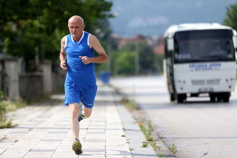 <div>Keçeci, bu tutkusunu 15 yıl önce yardımcı personel olarak işe girdiği Gençlik ve Spor İlçe Müdürlüğünde de sürdürdü.</div>
<div> </div>
<div> </div>