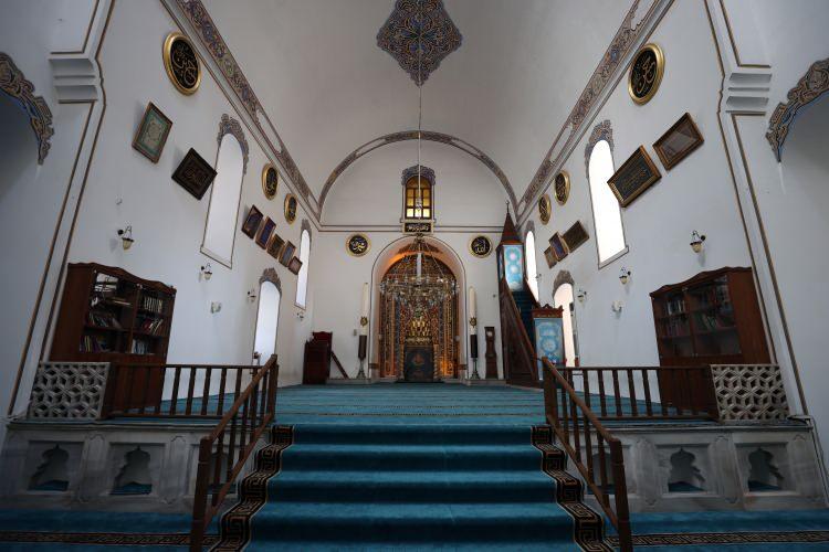 <p>Rumeli topraklarında en geniş coğrafyayı fetheden Osmanlı sultanının I. Murad olduğunu ifade eden Sevim, "O yüzden Rumeli insanı, en çok I. Murad'ı sever." dedi.</p>
<p> </p>