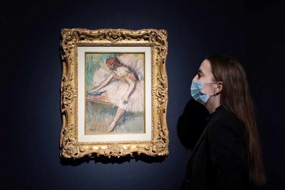 <p>Edgar Degas (1834-1917) tarafından yapılmış, 'Danseuse rose' isimli tablo</p>
