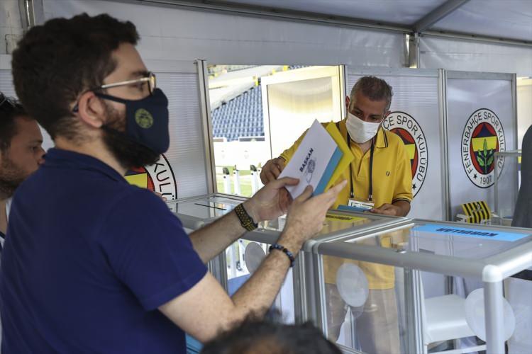 <p>Fenerbahçe Kulübü Olağan Seçimli Genel Kurulu'nun ikinci gününde oy verme işlemi başladı.<br />
 </p>
