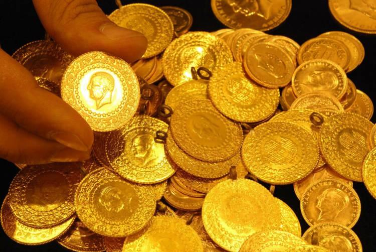 <p>Vatandaşların yakından takip ettiği gram altın, haftanın ilk gününe kritik seviye olan 500 liradan açılış yaptı. Çeyrek altın 826 liradan, Cumhuriyet altını ise 3 bin 375 liradan güne başladı.</p>
