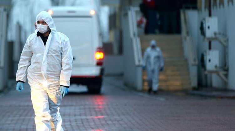 <p>BBC'nin haberine göre, Hindistan Sağlık Bakanlığı, AY.1 olarak da bilinen Delta Plus varyantının diğer varyantlara göre daha kolay yayıldığını, akciğer hücrelerine daha kolay bağlandığını ve antikor tedavisine dirençli olduğunu açıkladı.</p>
<p> </p>