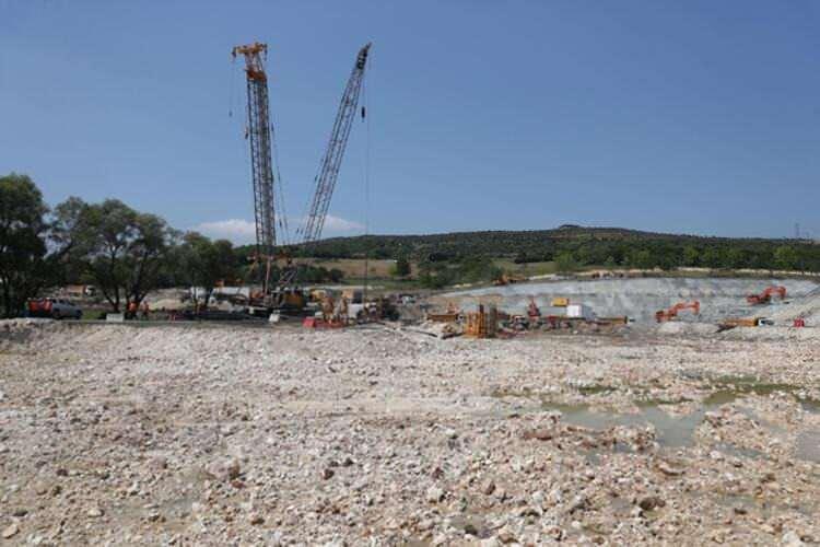<p>HAZIRLIK SÜRECİ </p>
<p>Cumhurbaşkanı Recep Erdoğan'ın projeyi duyurmasının ardından 2011-2013'te çeşitli üniversitelerle Kanal İstanbul'un güzergah değerlendirmesi çalışmaları yapıldı.</p>