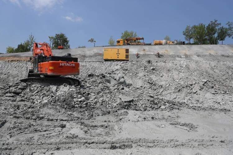<p>Kanal İstanbul için belirlenen güzergah üzerinde sondaj çalışmalarıyla elde edilen jeolojik ve geoteknik veriler ışığında güzergah ön projesi oluşturulması aşaması 2013-2014'te yapıldı.</p>