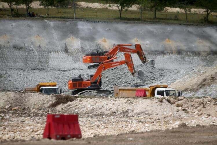<p>ÜZERİNE 6 KÖPRÜ YAPILACAK </p>
<p>İhale sürecinin ardından kanal inşaatı öncesi hazırlık çalışmalarının 1,5 yıl, kanal inşaatının 5,5 yıl sürmesi, projenin tamamlanma süresinin 7 yıl olması öngörülüyor.</p>
