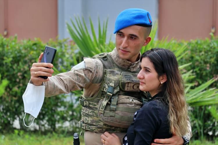 <p>Adana Jandarma Bölge Komutanı Tuğgeneral İbrahim Koyuer de Suriye'de yürütülen faaliyetler ve alınan tedbirler sayesinde terör örgütünün bölgede ve ülkede bitme noktasına geldiğini söyledi.</p>

<p> </p>
