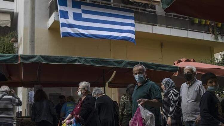 <p>Açık alanda maske takma zorunluluğu Yunanistan'da yarından, İspanya'da ise 26 Haziran'dan itibaren kaldırılıyor. Her iki ülkede de kapalı alanlar maske takma zorunluluğu devam edecek.</p>

<p> </p>
