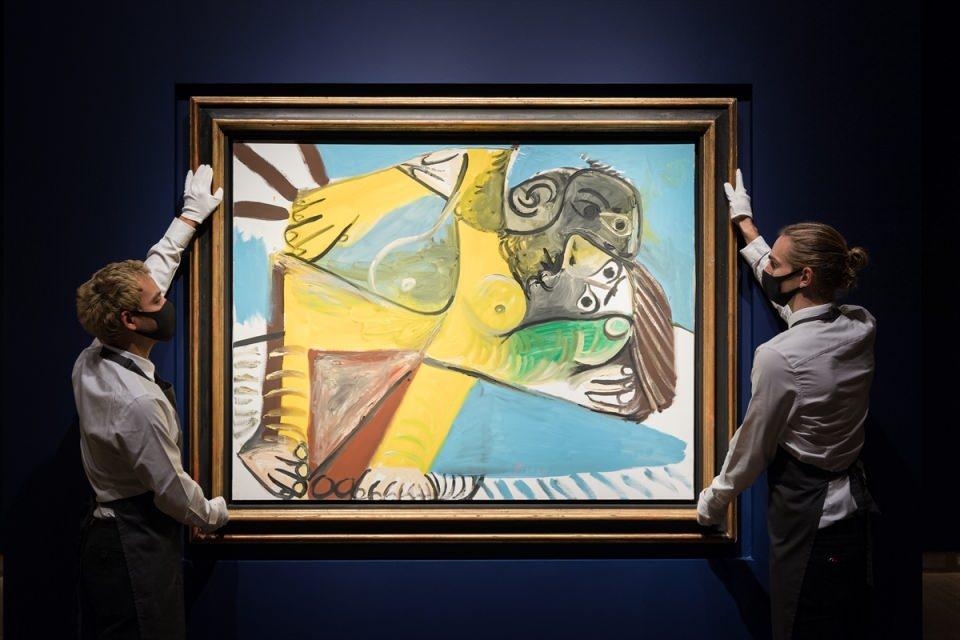 <p>Pablo Picasso (1881-1973) tarafından yapılmış, değeri 11,000,000 - 16,000,000 İngiliz Sterlini aralığında olan 'L'Etreinte' isimli tablosu</p>
