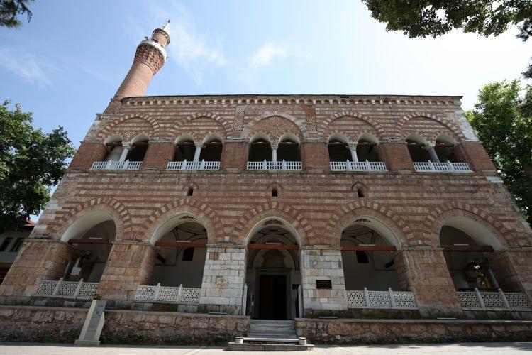 <p>Sultanın ölüm tarihiyle ilgili 15 Haziran ve 28 Haziran şeklinde iki farklı bilgi olduğunu anlatan Sevim, Osmangazi Belediyesinin Bursa'da düzenlediği anma törenlerinin 28 Haziran'da yapıldığını söyledi.</p>

<p> </p>
