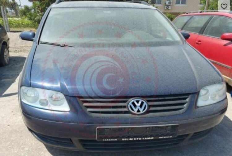 <p><strong>Volkswagen Touran</strong> 2005 model: 90 bin lira</p>

