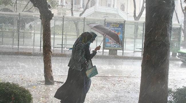 <p>BOLU 12°C, 24°C<br />
Parçalı ve çok bulutlu, çarşamba öğle saatlerinden sonra yerel sağanak ve gök gürültülü sağanak yağışlı</p>