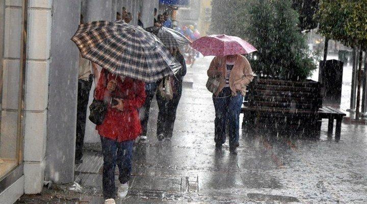 <p>ORTA ve DOĞU KARADENİZ<br />
Parçalı ve çok bulutlu, Çorum, Tokat, Rize ve Artvin çevreleri ile Ordu, Giresun ve Trabzon’un iç kesimlerinin yerel sağanak ve gök gürültülü sağanak yağışlı geçeceği tahmin ediliyor.</p>
